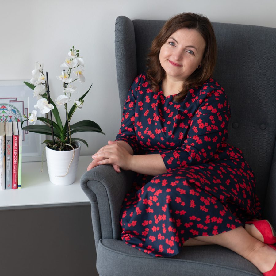 Carmen Roman Studio Break Carmen Roman Coach RTT therapist confidence ease get things done