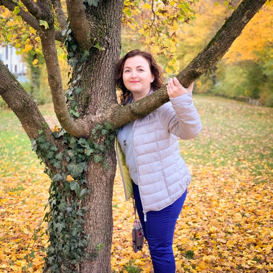 Carmen Roman Nature Pic Carmen Roman Coach RTT therapist confidence ease get things done
