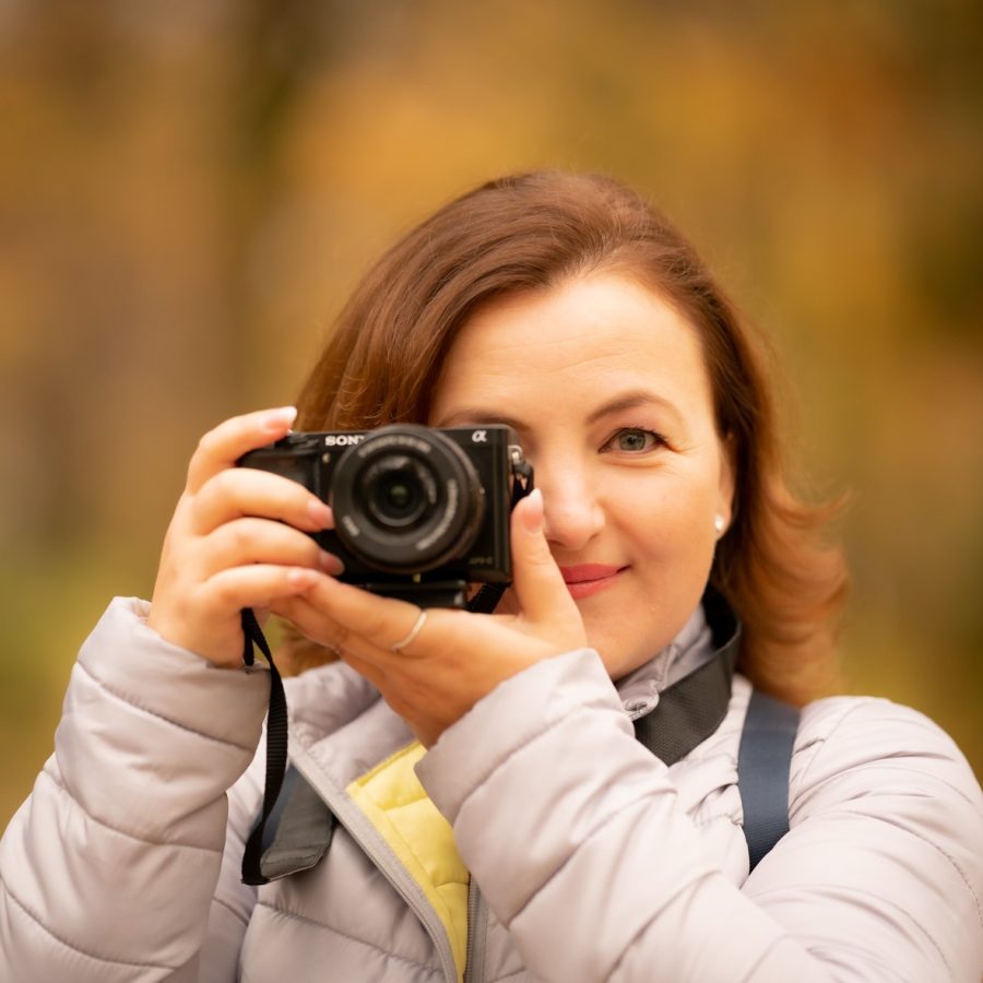 Carmen Roman Coach RTT therapist confidence ease get things done; zoom into your strengths, confidence and balanced life
